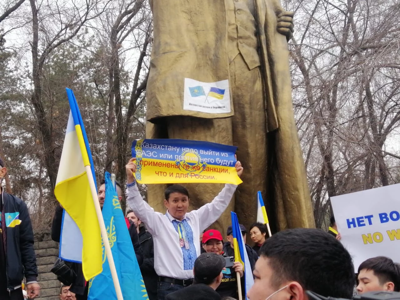 Изображение 11 для В Алматы начался митинг против военных действий на Украине