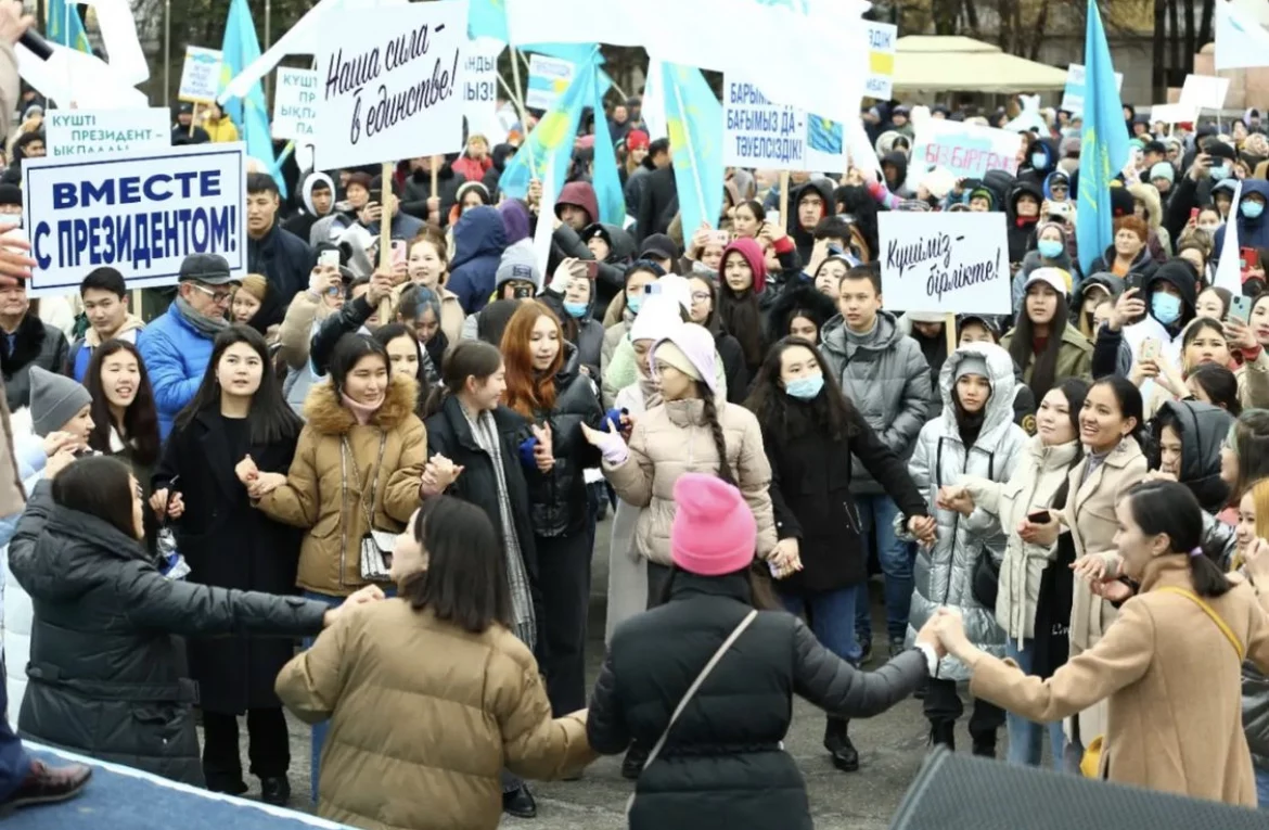 Изображение 7 для Митинги в поддержку действующей власти прошли в России и Казахстане