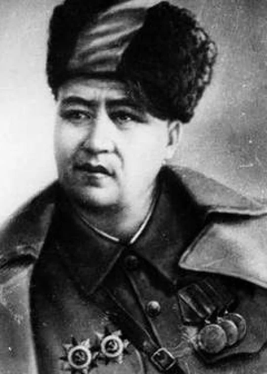 Изображение 1 для Васю-партизана в годы Великой Отечественной знала вся Украина, он был ее национальным героем – был удостоен ордена Богдана Хмельницкого, высшей награды украинского народа. Касым Кайсенов говорил, что эта награда была для него самой высокой. Украину он любил до самой смерти: «При мысли, что не быть мне больше там, что нет в живых уже тех друзей, с кем не раз ходил на верную смерть, такая берет тоска. Один я остался» …
