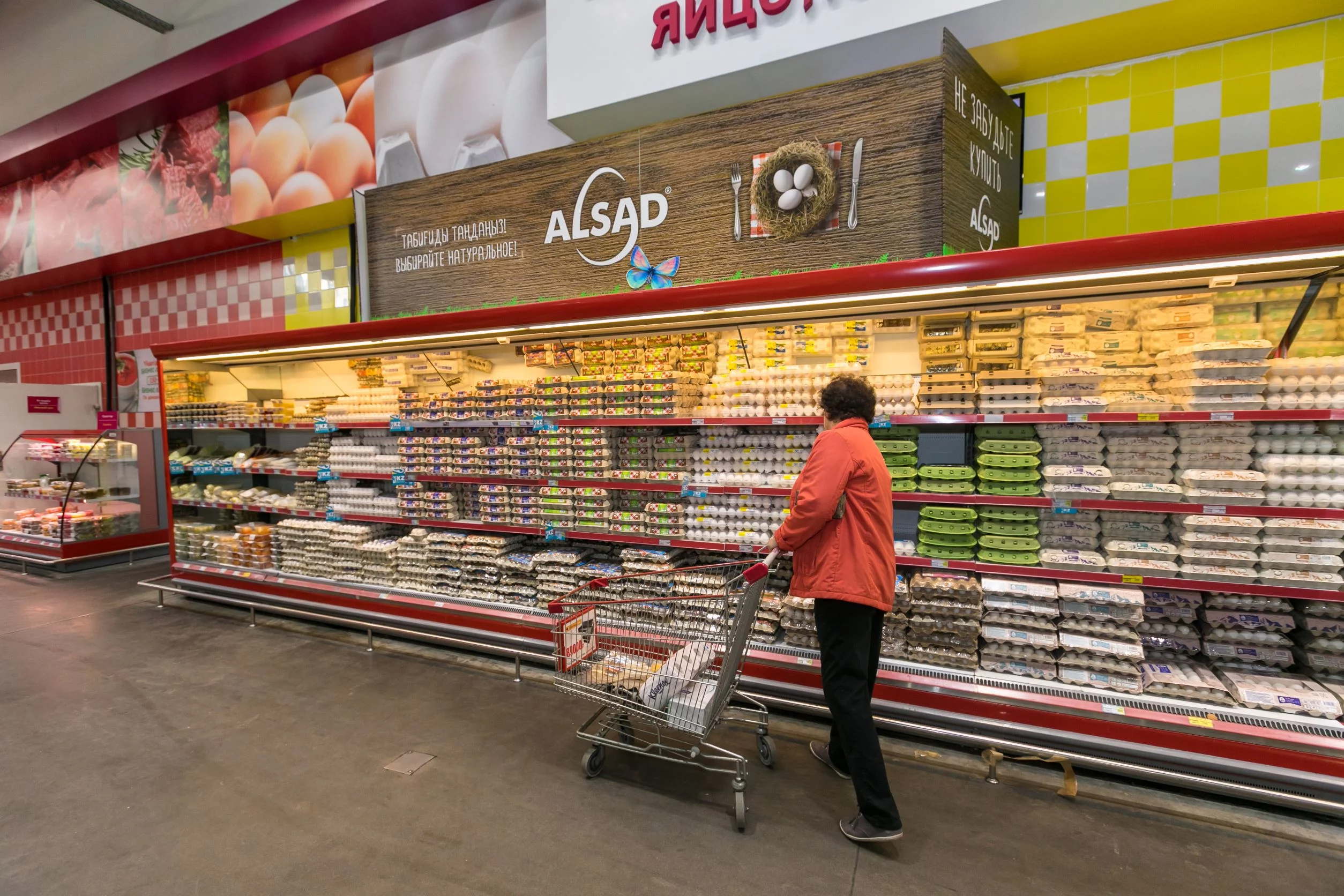 Изображение 2 для Александр Муравьев, коммерческий директор Magnum Cash&Carry ответил на вопросы exclusive.kz о том, ждет ли нас товарный голод, как их поставщики реагируют на санкционные ограничения и как торговая сеть пытается контролировать цены, занимая 8 процентов доли на рынке продуктов питания.